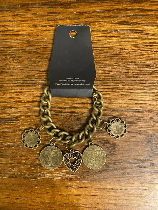 paparazzi Antique Gold Tone Floral & Heart Charm Bracelet - Picture 3 of 3